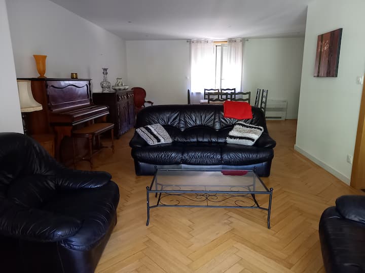 Centre De Capdenac-gare   Appartement 4 Chambres - Figeac