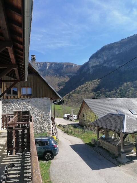 House with a view of the mountains