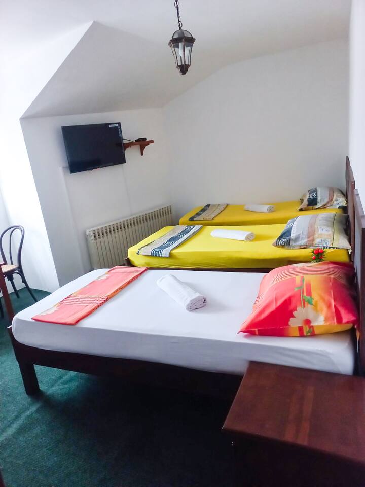 303 - Habitación de cuatro camas