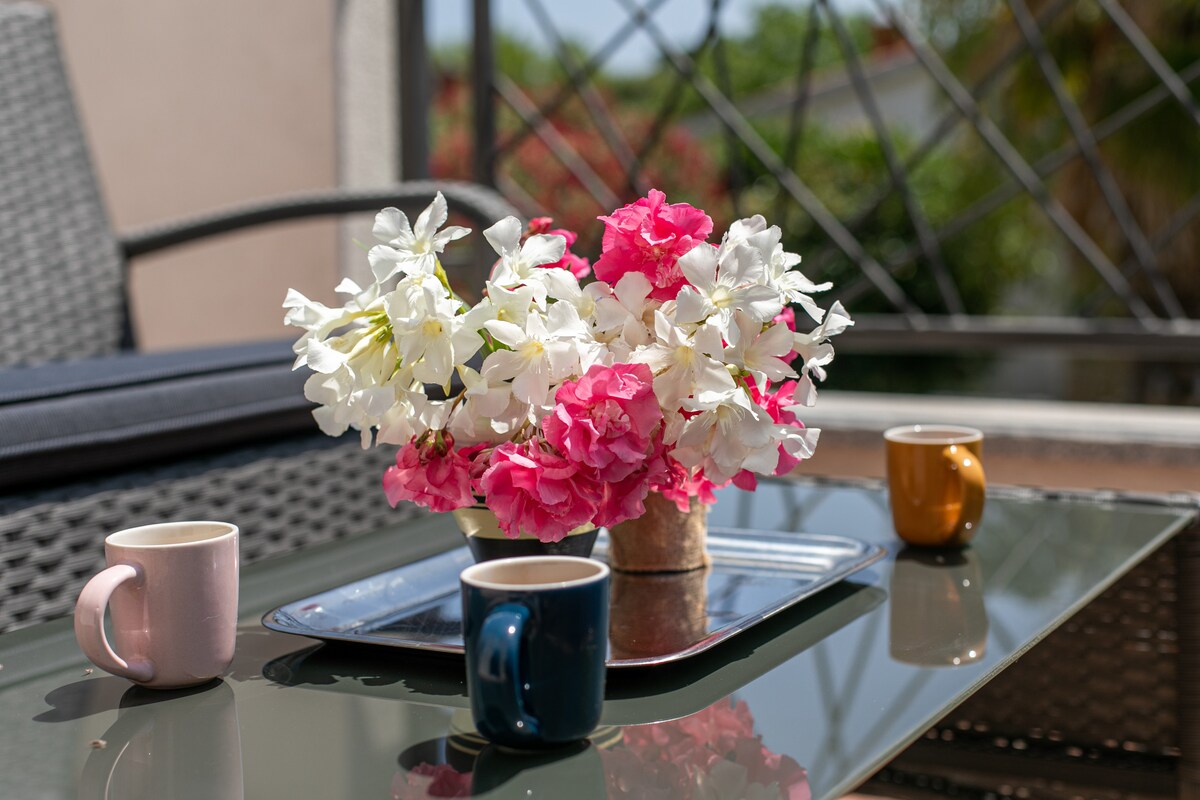 ap2 · Roof terrace with jacuzzi + sea view, beach walk