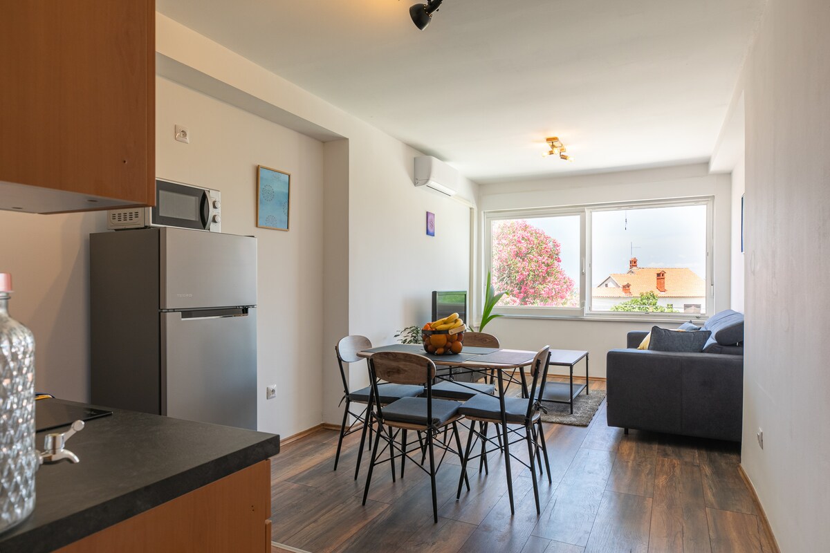 ap2 · Roof terrace with jacuzzi + sea view, beach walk