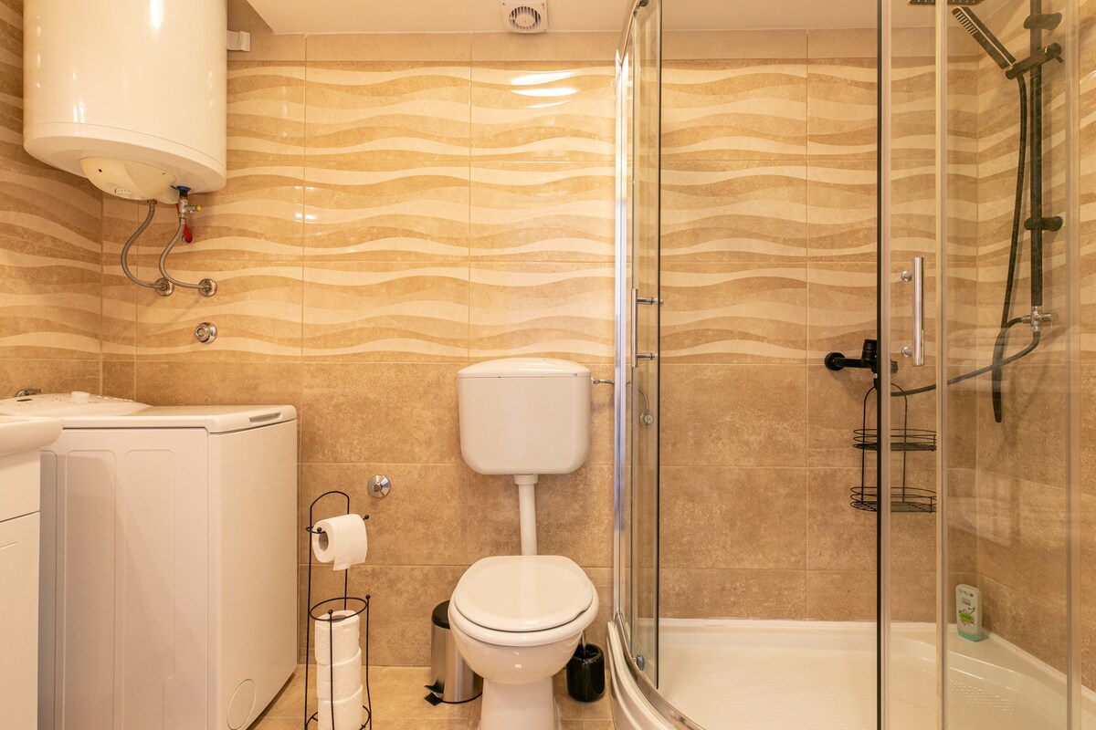 ap2 · Roof terrace with jacuzzi + sea view, beach walk