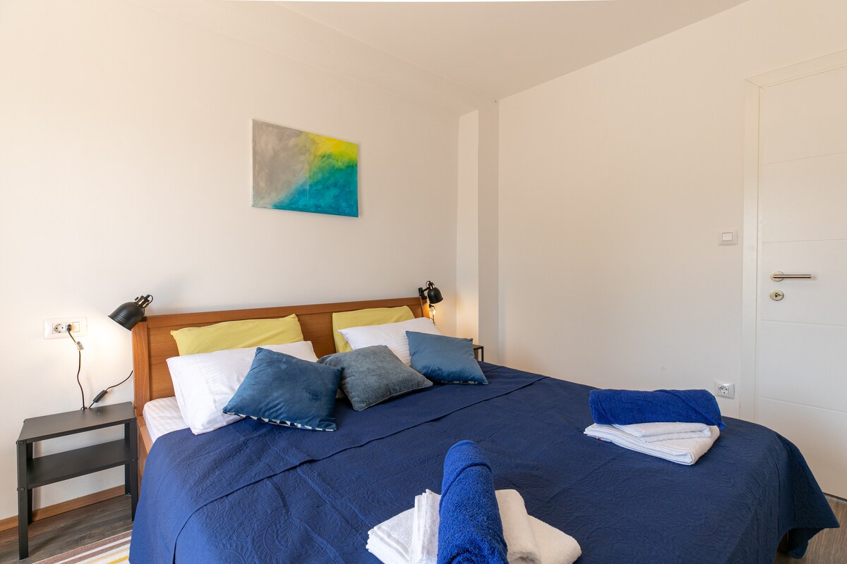 ap2 · Roof terrace with jacuzzi + sea view, beach walk