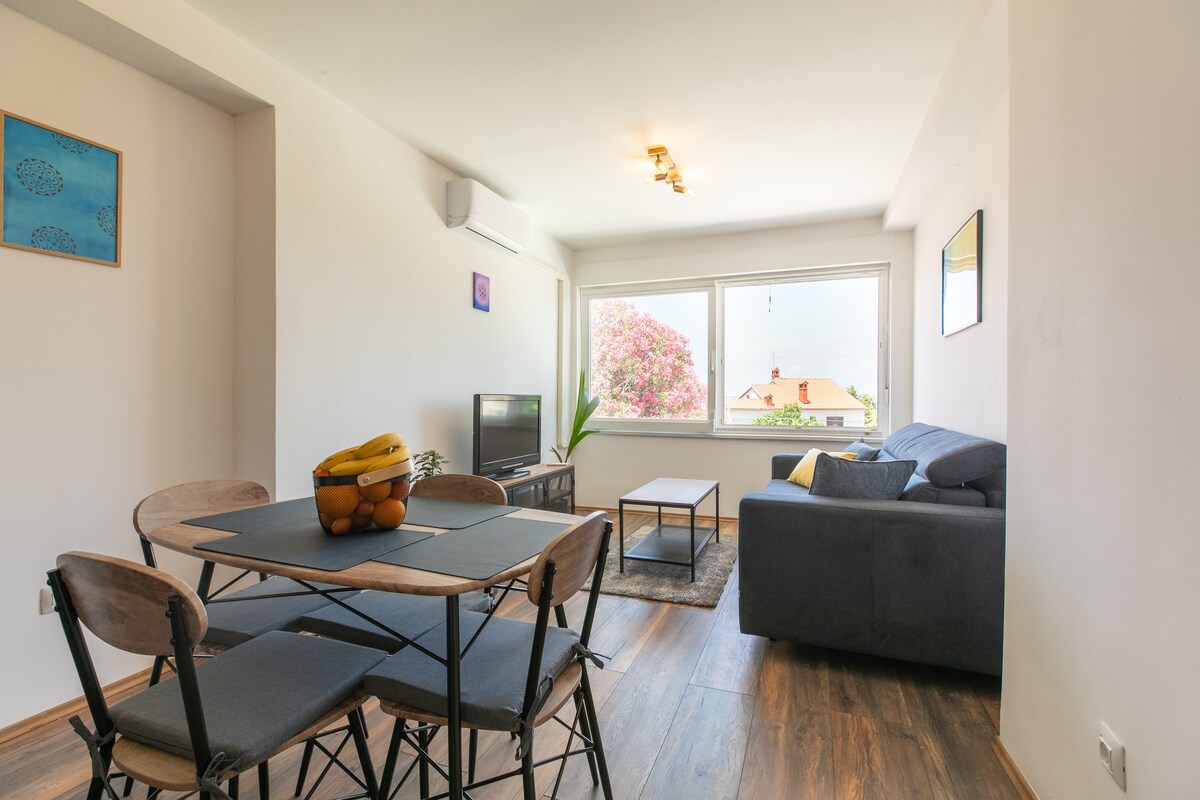 ap2 · Roof terrace with jacuzzi + sea view, beach walk