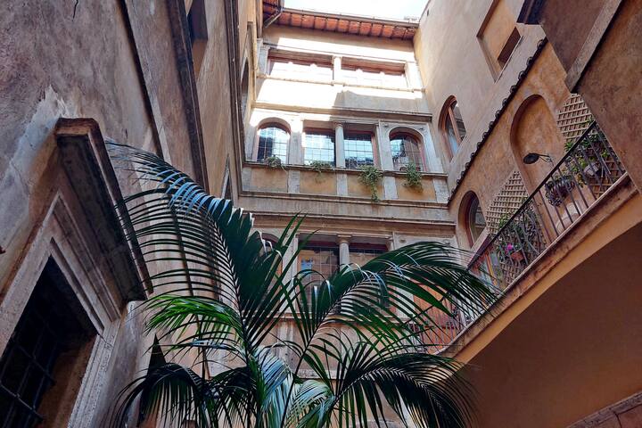 Elegant apartment in the heart of Rome gallery image 5