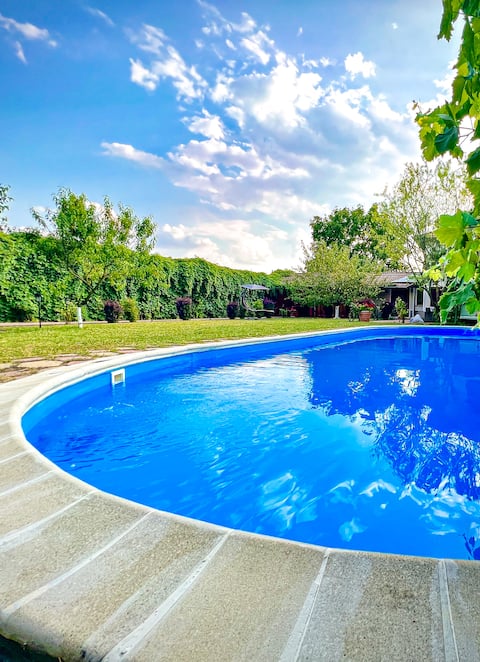 Cosy Villa Jardin featuring a swimming pool