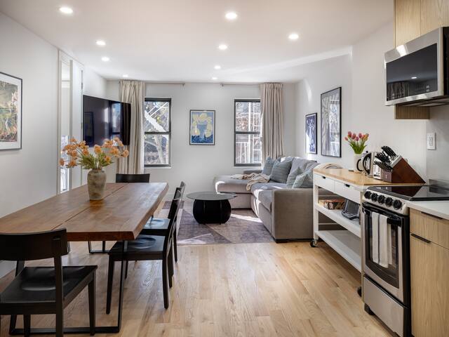 Prime Williamsburg – Block from Bedford “L” Train! gallery image 4