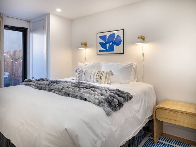 Prime Williamsburg – Block from Bedford “L” Train! gallery image 5