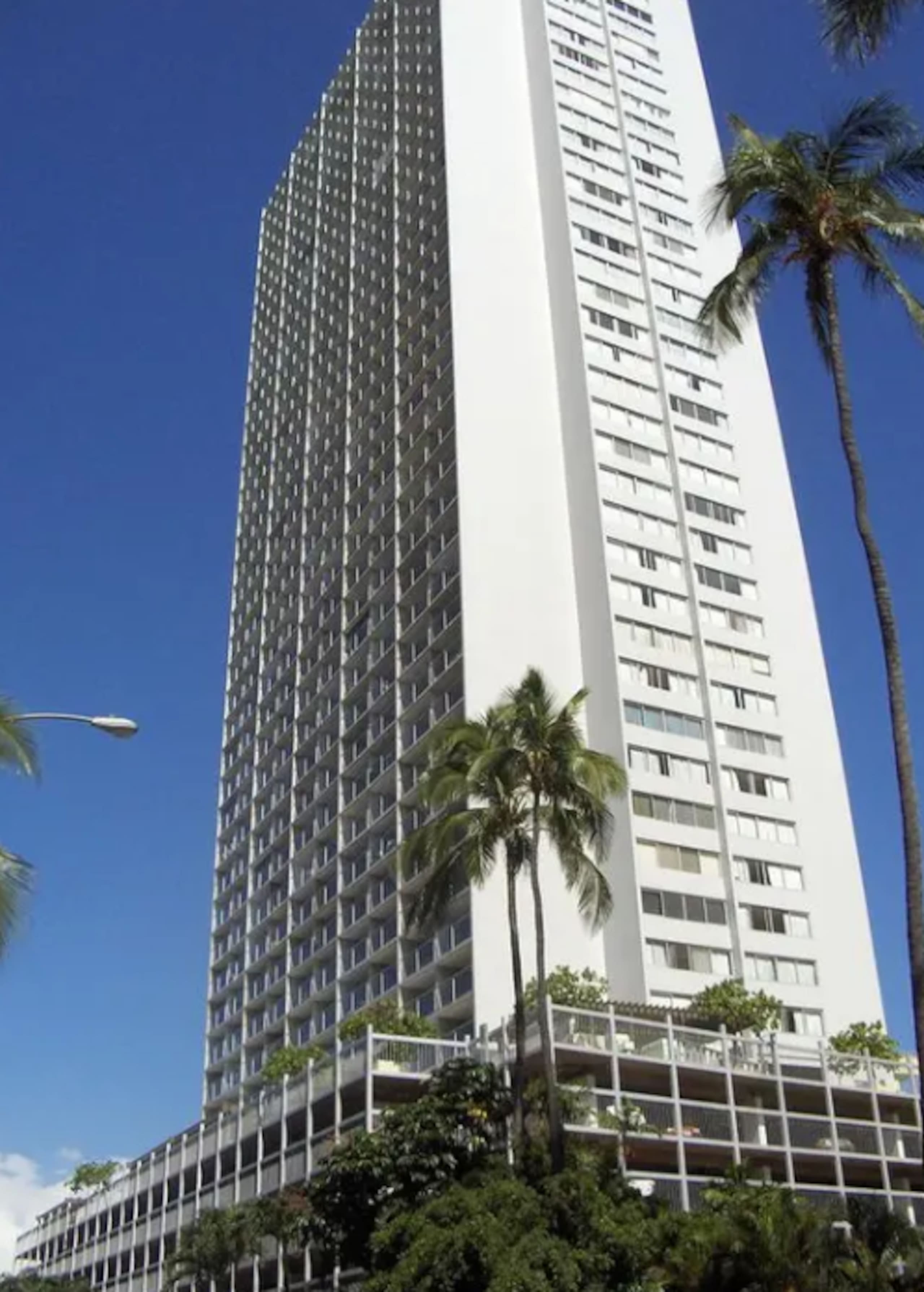 44th* floor Penthouse Suite, near Waikiki Beach! - Image 17