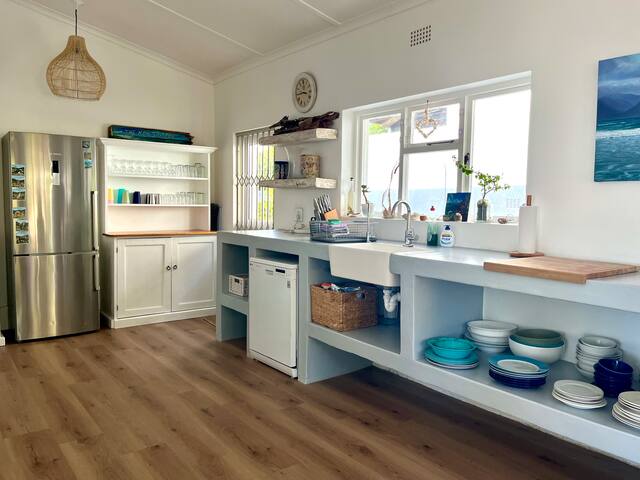 Old Kom Spotter, Spacious house near surf. gallery image 2