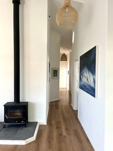 Old Kom Spotter, Spacious house near surf. gallery image 4