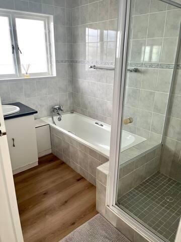 Old Kom Spotter, Spacious house near surf. gallery image 5