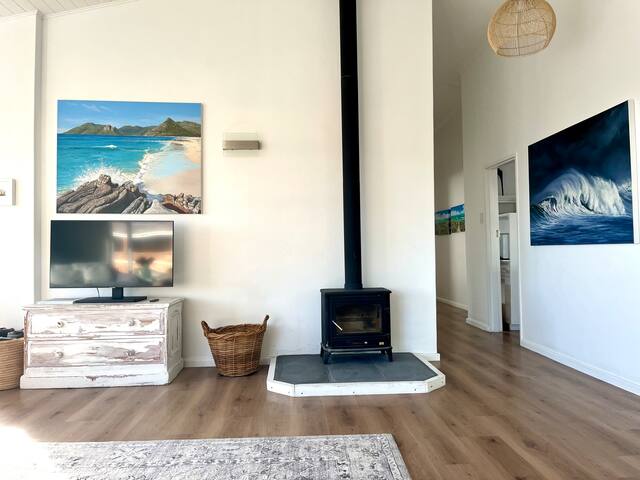 Old Kom Spotter, Spacious house near surf. gallery image 3