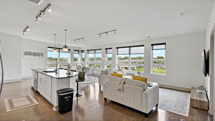 One Of The Largest Apartments In Tysons - Fairfax, VA