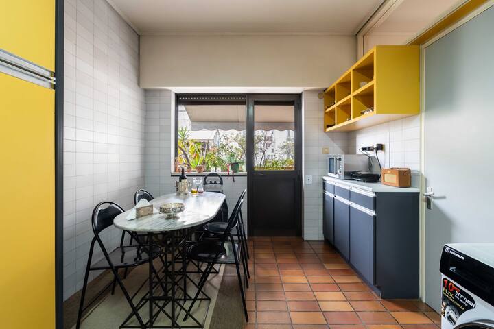 Lycabettus view Vintage penthouse flat in Exarchia gallery image 5