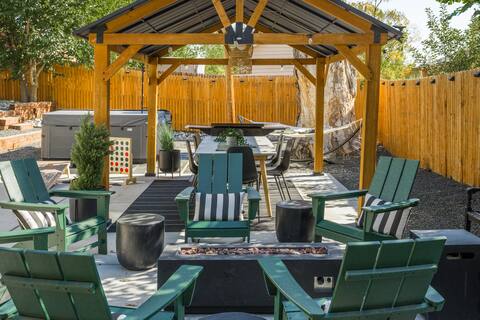 Hot Tub | Sleeps 14 | 7 Bedrooms | 2 Kitchens