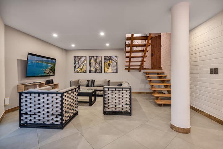 Roomy House In Poblado/jacuzzi/visitors Allowed/ac - Medellín, Colombia