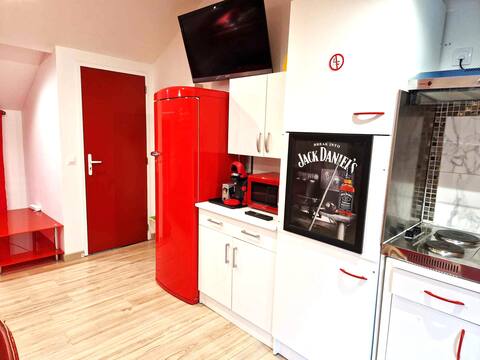 (No. 11) 2 air-conditioned rooms with garden view, private parking