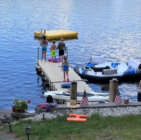 Morcom’s Fiddle Lake Lodge Ski & Lakefront Getaway