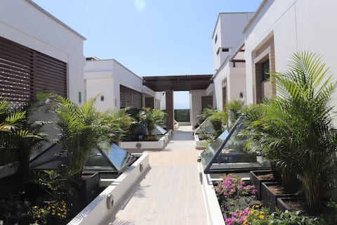 Beautiful apartment with great view and close to everything.