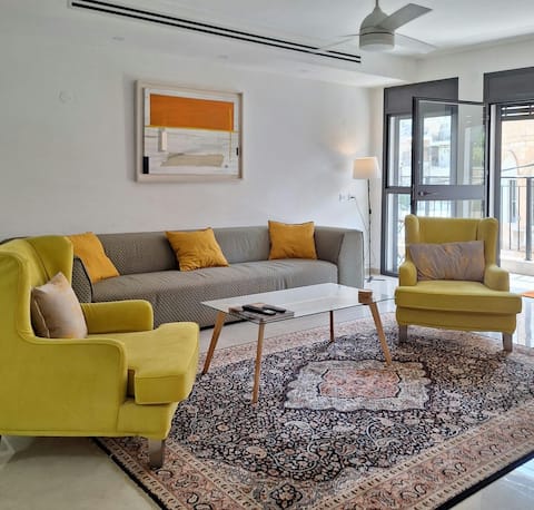 Newly decorated apartment in Haifa's most colorful neighborhood