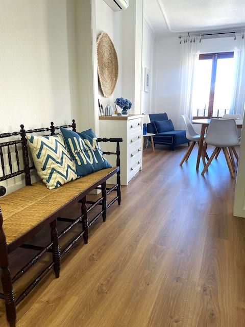 Blanco y Añil Plaza in Valdepeñas. Añil Apartment