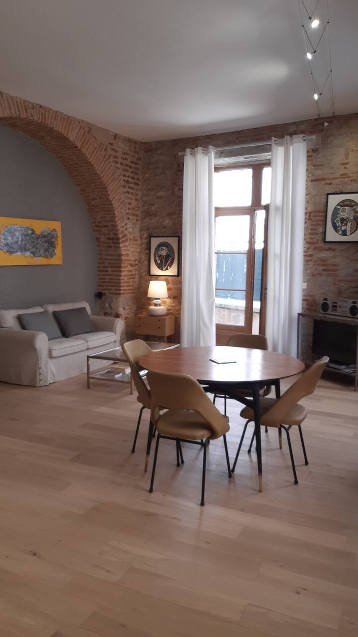 Bel Appartement T3 Sur Cour Privée Centre Cahors - カオール
