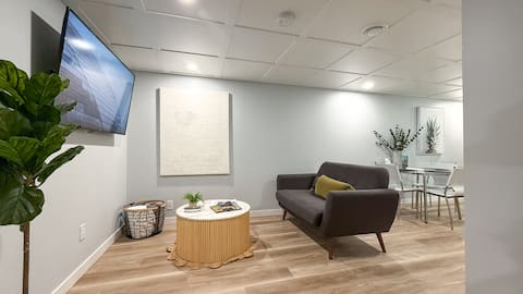 Popular Airbnb listing: Steps to Wascana Park - modern, 2 bed king suite in Regina