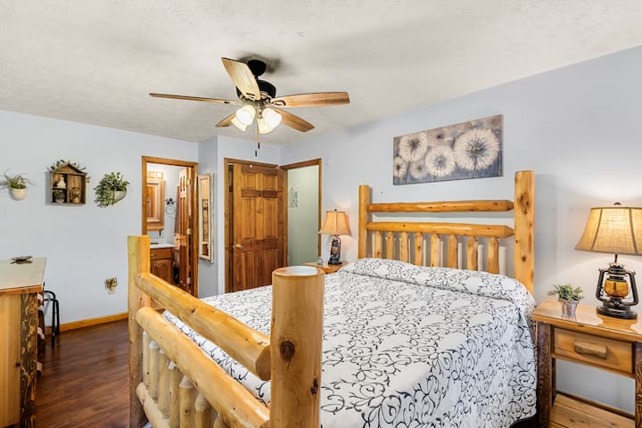 Დედოფლის საძინებელი მიმაგრებული აბაზანით