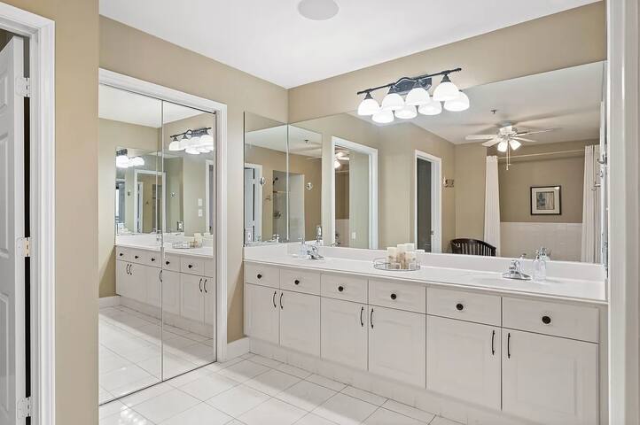 Lovely 3/3 Condo on Texas Motor Speedway gallery image 4