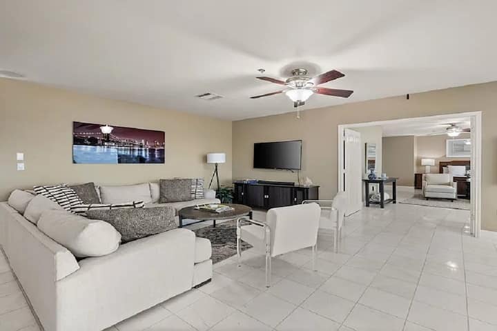 Lovely 3/3 Condo On Texas Motor Speedway - Roanoke, TX