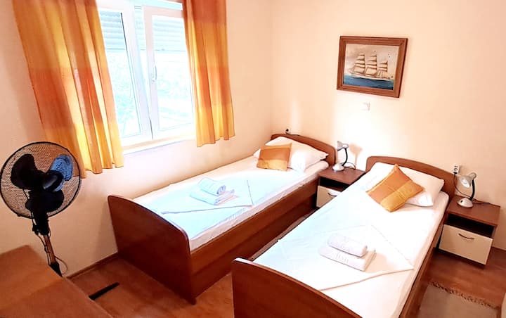 غرفة النوم 2