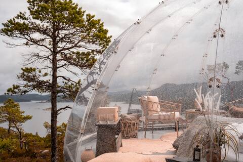 Auna Eye - Secluded hilltop glass igloo retreat