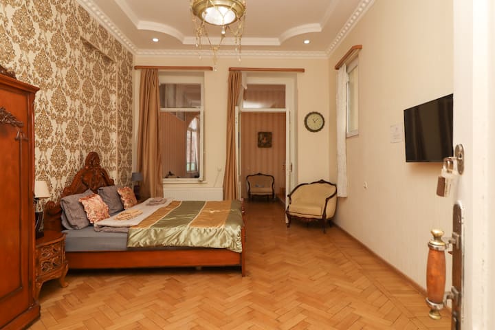 Leon Rooms managed Airbnb listing 3