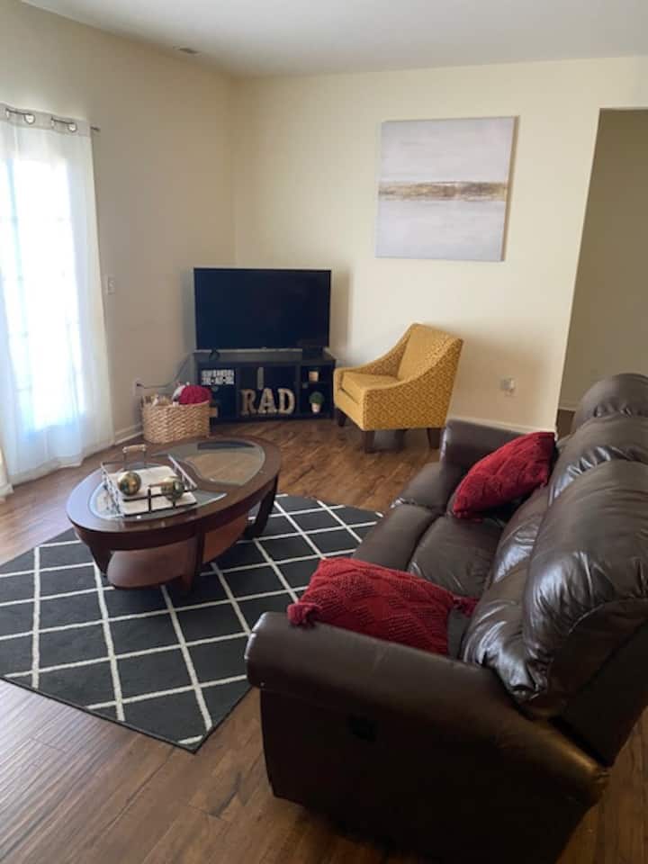4-bed/4 Bath Condo Across From Radford University - Claytor Lake, VA
