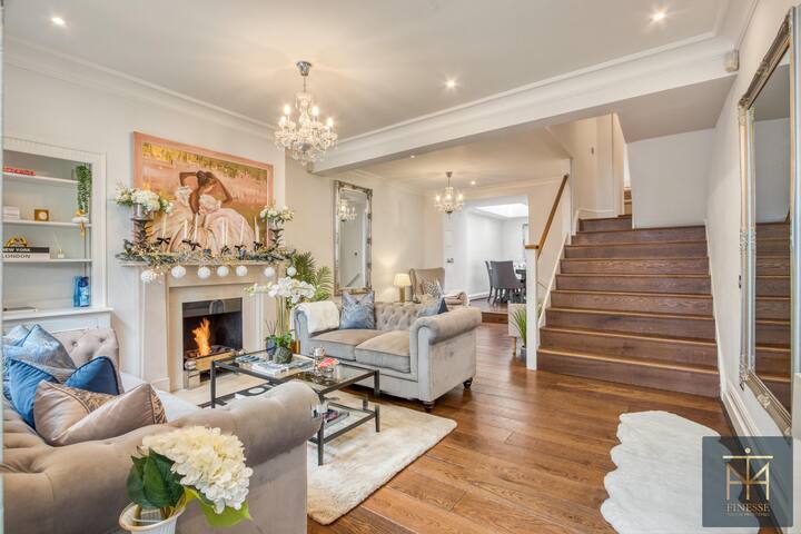 Elegant Knightsbridge Townhouse | 3BD 3BA | Patio