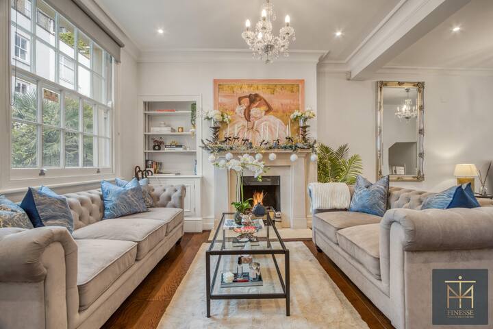 Elegant Knightsbridge Townhouse | 3BD 3BA | Patio gallery image 2