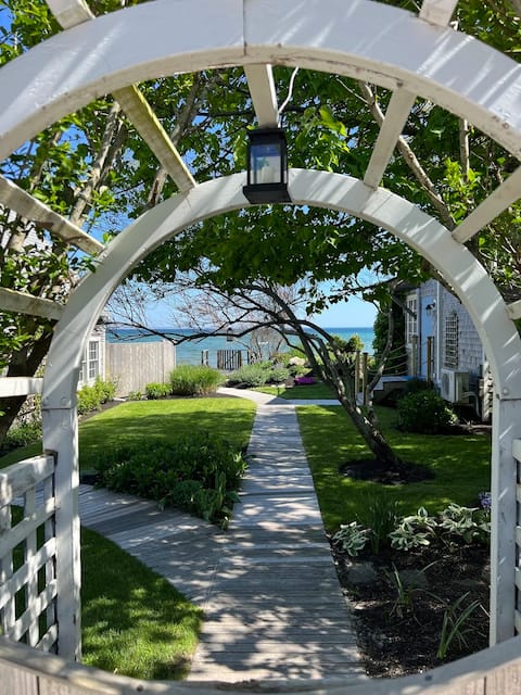 Prvt 3 Bedroom Waterfront Compound w Prkg 2 Cars