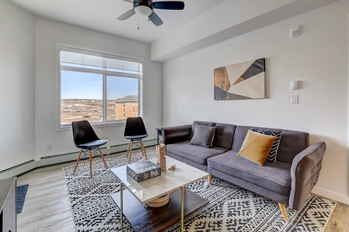 Fast Wi-fi | Heated Parking | Quiet Building - Calgary