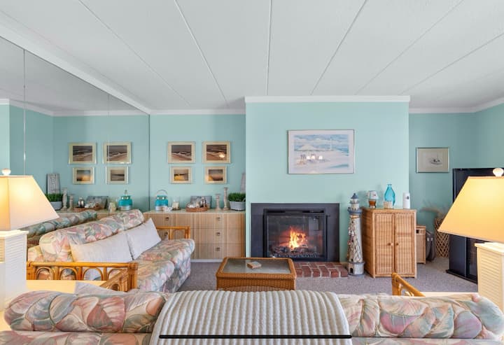 Steps To Beach • Spacious 2br/2ba Coastal Retreat - Ocean City, MD