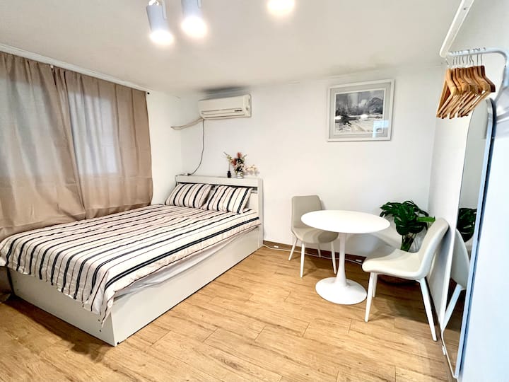 Queen Studio W/ Private Bath & Kitchen In Gangnam - Szöul