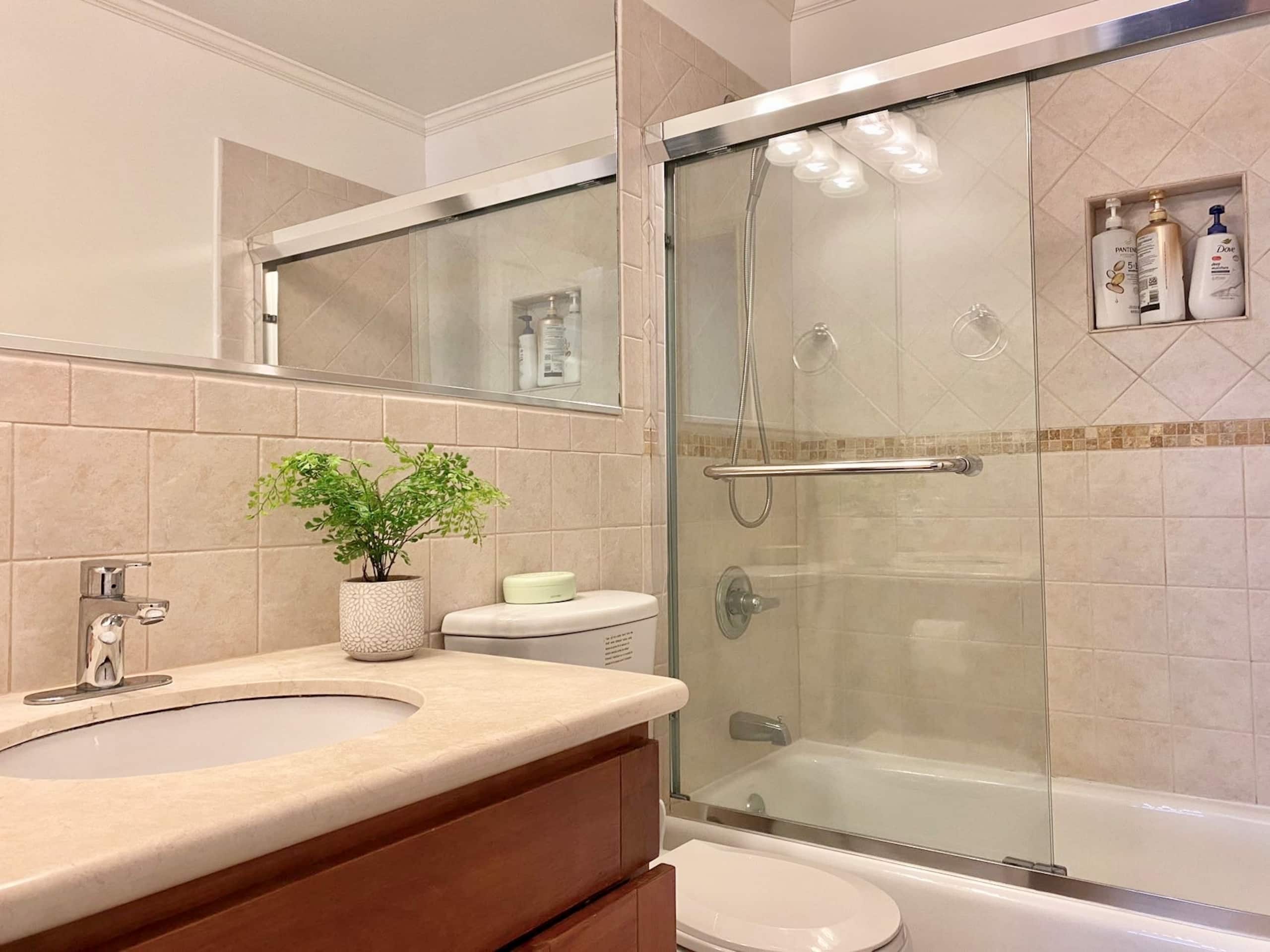 Home in San Francisco · ★4.85 · 2 bedrooms · 3 beds · 2 baths - Image 19