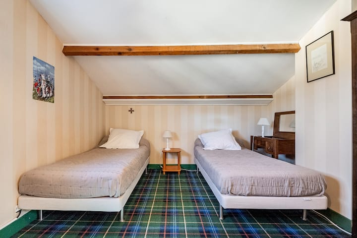 Estas dos camas de 90x200 se pueden juntar para formar una cama king size de 190x200