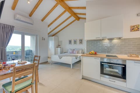 Top Airbnb: Apt. LAVaNDA in the Green & Scenic Heart of Istria in Općina Tinjan