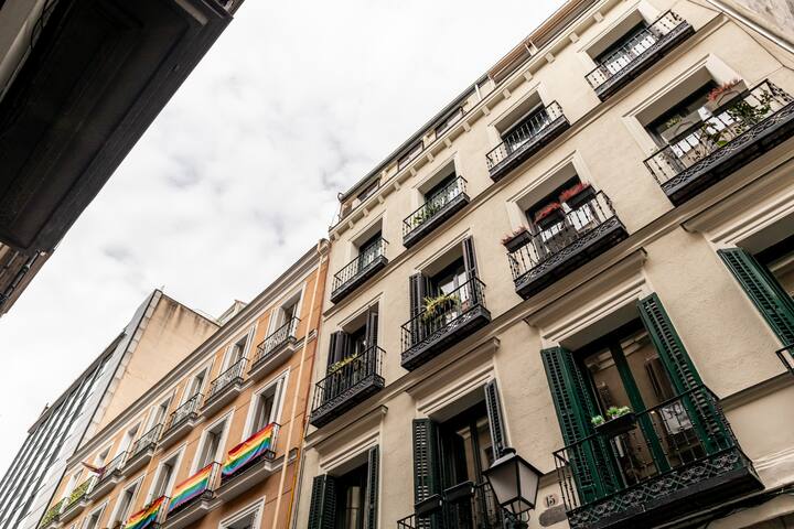 Chueca Gran Vía – 3 Bdrm 3 Bath gallery image 5