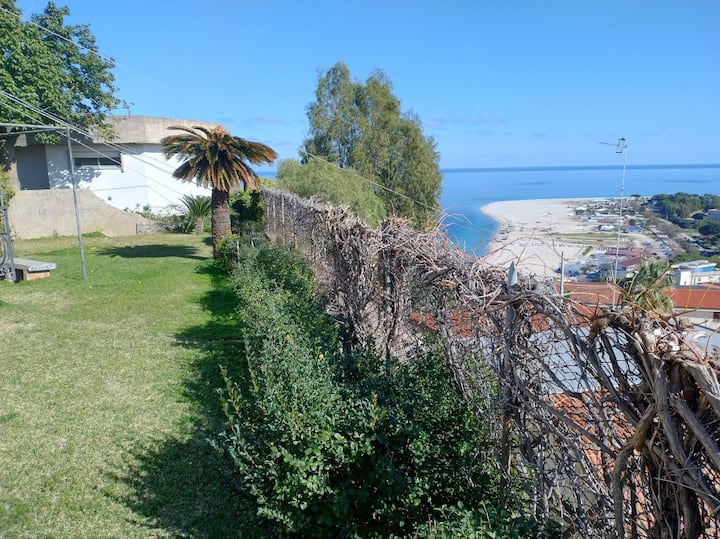 Soverato con Vista, villa with garden.
