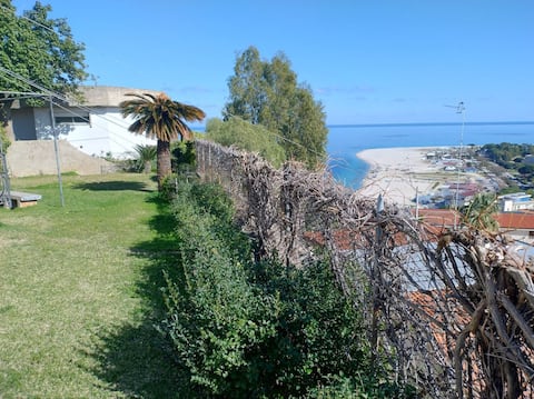 Soverato con Vista, villa with garden.