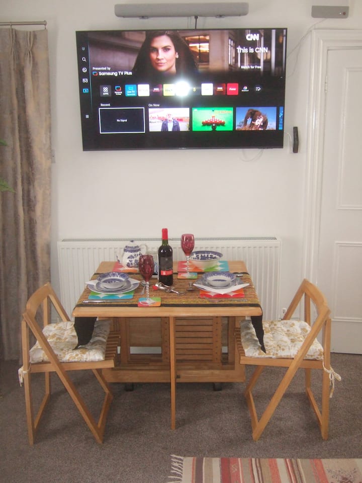 *Beautiful, Large, Bright, Self-contained Ensuite* - Southsea