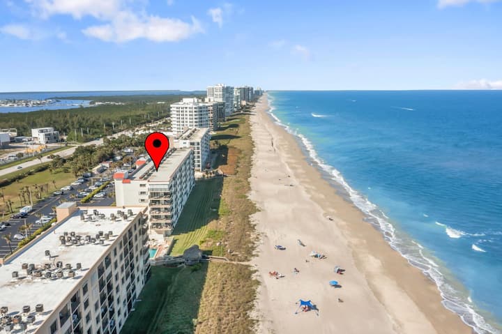 "Gorgeous Oceanfront With Private Beach Condo" - Bahamas
