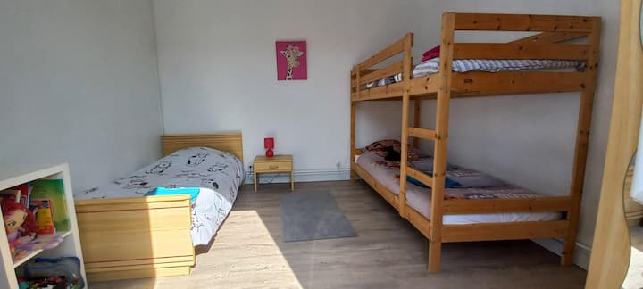 chumba cha kulala cha 2 - vitanda 3 vya mtu mmoja